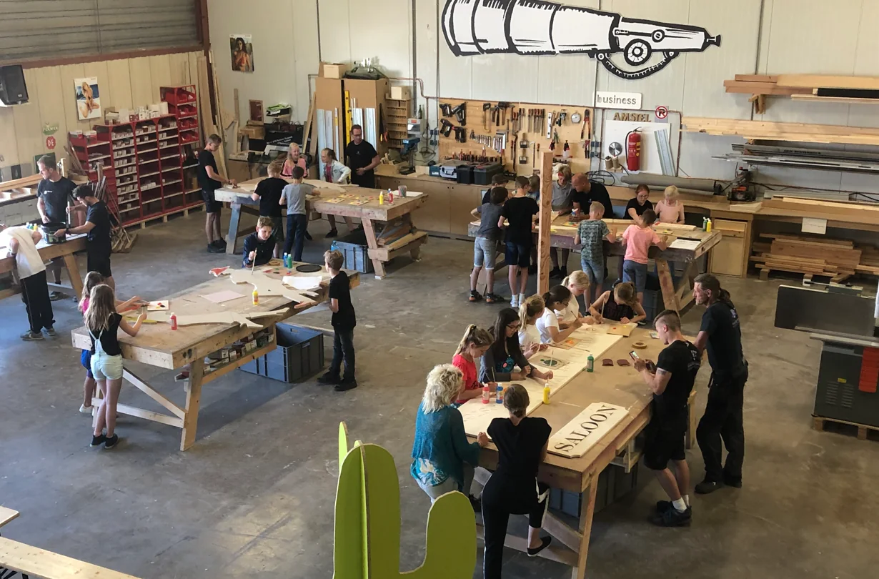 Groep 8 op werkbezoek in de werkplaats van SDK Events